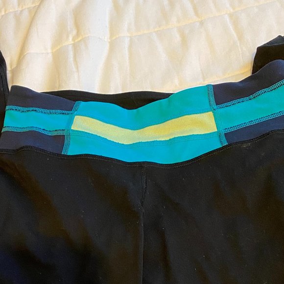 Lululemon athletica reversible black leggings - Picture 4 of 4